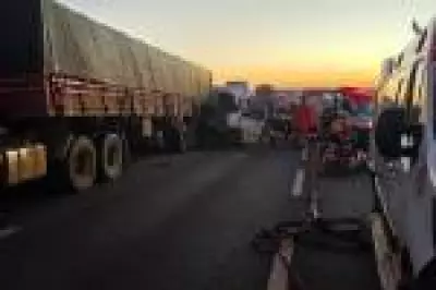 Van colide com caminhão na BR-020: cinco mortos e onze feridos em acidente grave