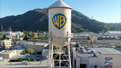 Warner Bros. reavalia proposta da Paramount em disputa bilionária com Netflix