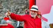 Acadêmicos de Niterói homenageia Lula no Carnaval com crítica a Bolsonaro