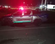 Acidente com morte na BR-101 danifica viatura do IC após colisão com motorista embriagado