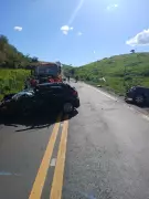 Acidente com seis veículos na BR-381 mata motorista e fere duas mulheres em Galileia