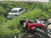 Acidente entre carro e moto deixa mulher ferida na BR-304 em Mossoró