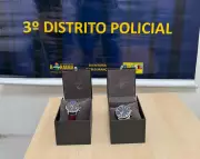 Babá é indiciada por furtar relógios de luxo após namorado exibir acessório em redes sociais