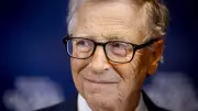 Bill Gates nega e-mails de Epstein e lamenta convivência com o financista