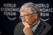 Bill Gates pede desculpas por laços com Jeffrey Epstein e admite casos