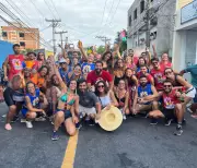 Bloco 'Moraes & Moreira' desfila em Salvador com tema crítico sobre América Latina