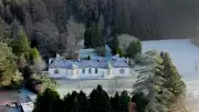 Boleskine House: Mansão Escocesa Reabre Após Tragédias e Lendas Macabras