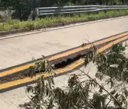 BR-495 é interditada após afundamento de pista na Serra Teresópolis-Itaipava