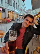 Brasileiro morre após cair em canal de Amsterdã; família busca respostas sobre tragédia