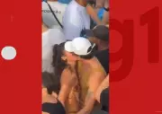 Bruna Marquezine e Shawn Mendes trocam beijos no trio de Ivete Sangalo no Carnaval de Salvador