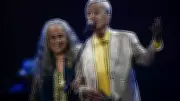 Caetano Veloso e Maria Bethânia vencem Grammy 2026 com álbum ao vivo