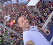 Carlinhos Maia estreia no Galo da Madrugada e se encanta com carnaval pernambucano