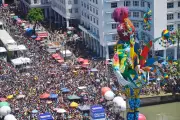 Carnaval 2026: multidões tomam ruas do Brasil em sábado de festa e emoção