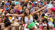Carnaval: Como agir em casos de mal-estar e evitar mitos perigosos durante a folia