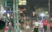Carro invade área de Carnaval em Carmo do Rio Claro e PM atira; três ficam feridos