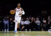 Chris Paul, lenda da NBA, anuncia aposentadoria aos 40 anos após 21 temporadas