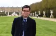 Christophe Leribault assume direção do Louvre para restaurar estabilidade após crises e roubo