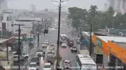 Chuva extrema alaga João Pessoa: 106 mm em 12h, trânsito caótico e voos desviados