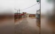 Chuva intensa causa alagamentos e desaloja moradores em Nova Campina, SP