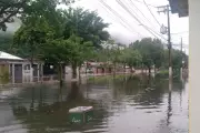 Chuva intensa causa alagamentos e transtornos na Baixada Santista