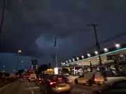 Chuva intensa em São Paulo causa alagamentos e queda de estruturas na capital