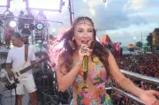 Claudia Leitte celebra 25 anos de Carnaval com show emocionante em Cajazeiras, Paraíba