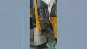 Colisão entre dois ônibus do BRT deixa feridos perto do Terminal Alvorada no Rio