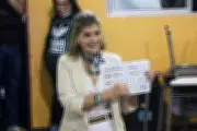 Costa Rica: Laura Fernández lidera eleição presidencial com 49,1% dos votos apurados