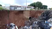 Cratera em Franca ameaça casas e gera alerta de colapso iminente no Jardim Dermínio