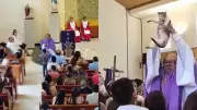 Criança pede bênção para gato durante missa e cena encanta paróquia no Ceará