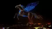 Céu de Dunhuang se ilumina com show de mais de 1.000 drones no Festival da Primavera chinês