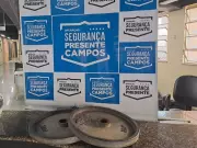 Dois homens são presos suspeitos de furtar anilhas de academia no Centro de Campos