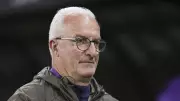 Dorival Júnior adota estilo 'paizão' no Corinthians e aposta em jovens da base
