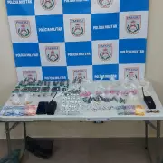 Dupla é presa com drogas em Volta Redonda após denúncia de venda no bairro Vila Brasília