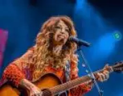 Elba Ramalho causa polêmica ao comentar sobre recepção da governadora Raquel Lyra em show