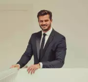 Ex-BBB Marcos Harter é alvo de denúncia por lesão corporal e fraudes em clínica de cirurgia plástica