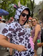 Ex-prefeito de Itapecerica viraliza como vaquinha no carnaval de BH