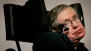 Família de Stephen Hawking rejeita insinuações após fotos na ilha de Epstein