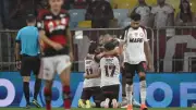 Flamengo sofre derrota para Lanús em escalação criticada como 'tragédia anunciada'