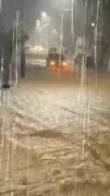 Forte chuva provoca alagamentos em Três Rios, no RJ, com alerta vermelho mantido