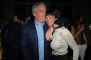Ghislaine Maxwell se recusa a depor no Congresso dos EUA e busca perdão presidencial