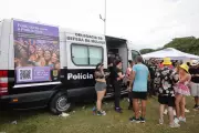 Governo de SP amplia proteção às mulheres no Carnaval com ônibus e delegacia móvel
