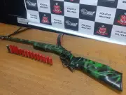 Homem é preso por posse ilegal de arma após ameaçar irmã em Suzano