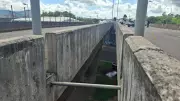 Homem morre ao ser arremessado de viaduto no RS após parar para fechar capô do veículo