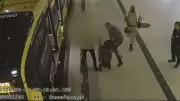 Homem é preso após arremessar extintor de incêndio contra motorista de BRT no Rio de Janeiro