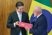 Hugo Motta encaminha projeto de redução da jornada de trabalho à CCJ, tema eleitoral de Lula