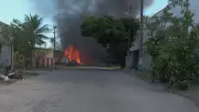 Incêndio de grandes proporções atinge depósito de sucata na Imbiribeira, Recife