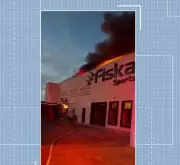 Incêndio de grandes proporções atinge fábrica de uniformes esportivos em Arapiraca, Alagoas