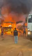 Incêndio destrói frota de veículos em Ipubi, incluindo três ônibus escolares