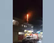 Incêndio em torre de telefonia assusta moradores de Taubaté, SP
